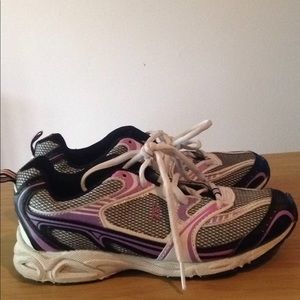 Girls Danskin Black/Pink Sneakers Size 4